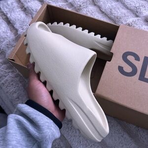 adidas yeezy slide “bone”